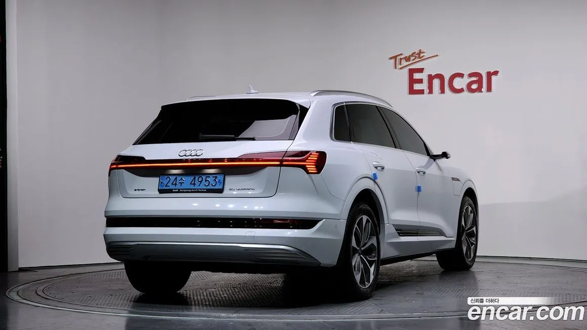 Audi e-tron — фото 2