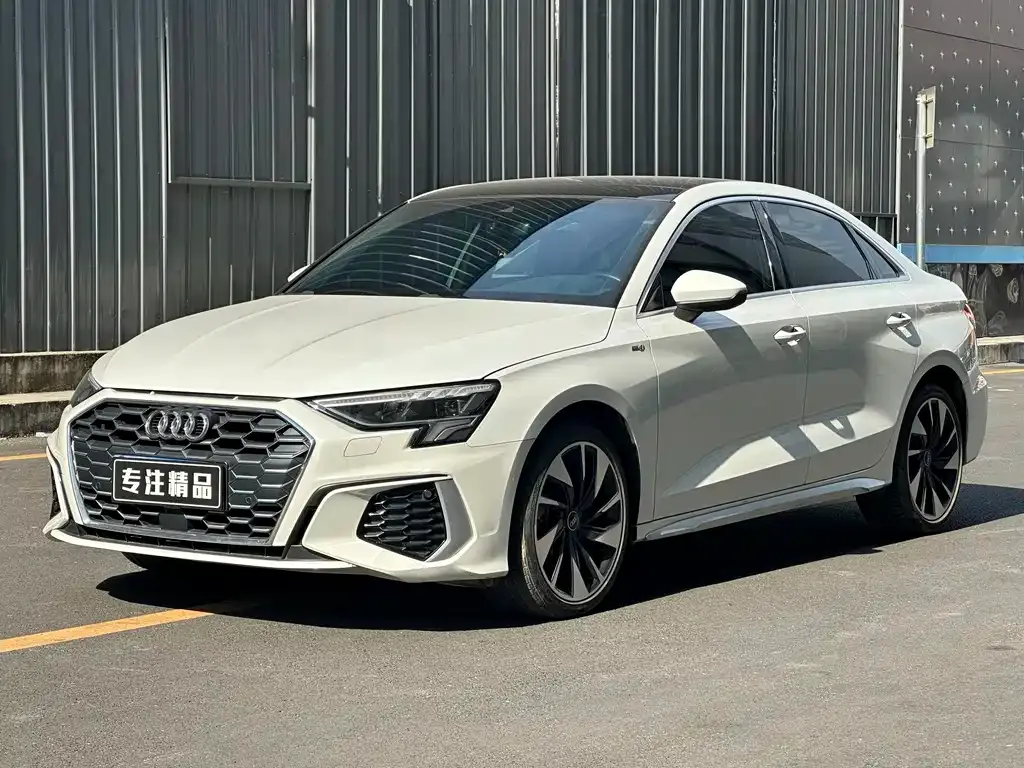 Audi A3 — фото 1
