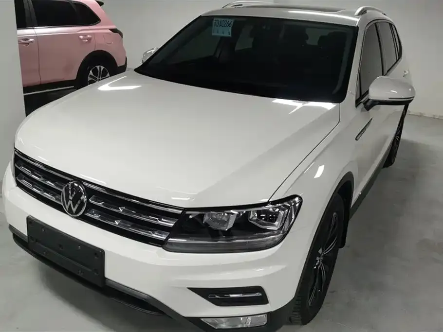Volkswagen Tiguan L — фото 1