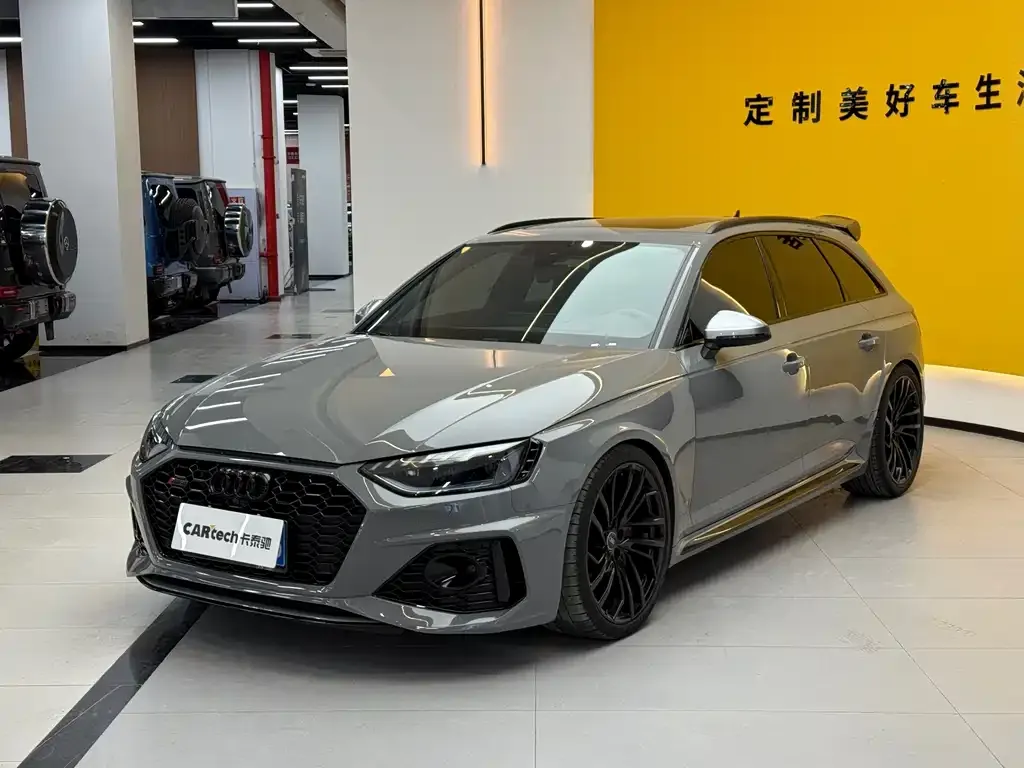 Audi RS 4 — фото 1