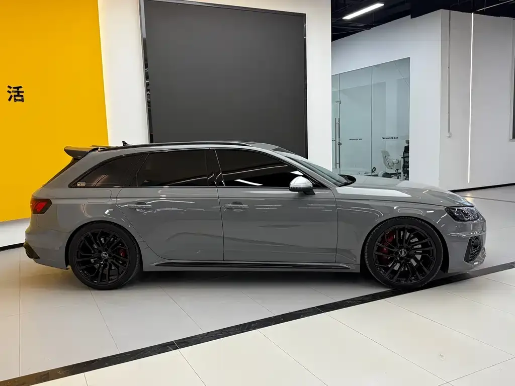Audi RS 4 — фото 7