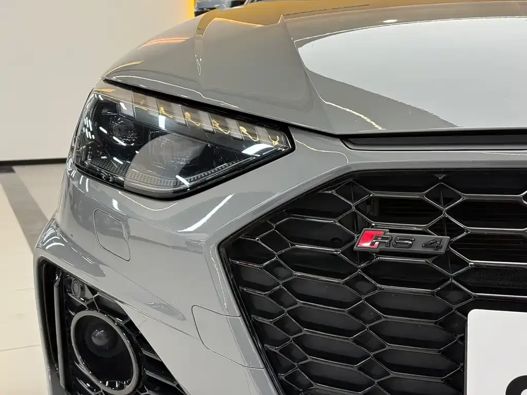 Audi RS 4 — фото 8