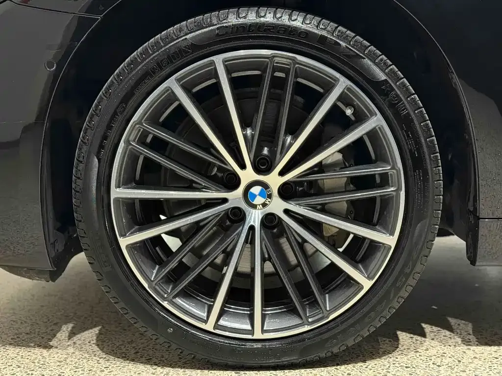 BMW 5 Series — фото 4