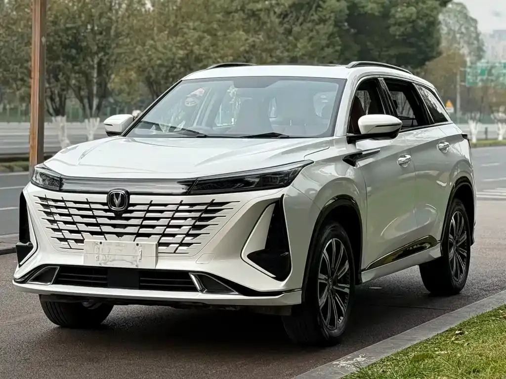 Changan CS75PLUS — фото 1