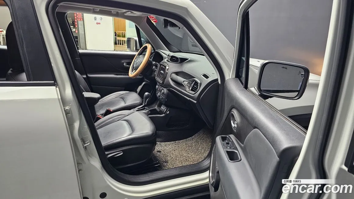 Jeep Renegade — фото 10