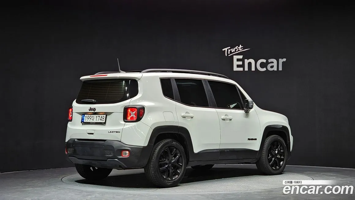 Jeep Renegade — фото 2