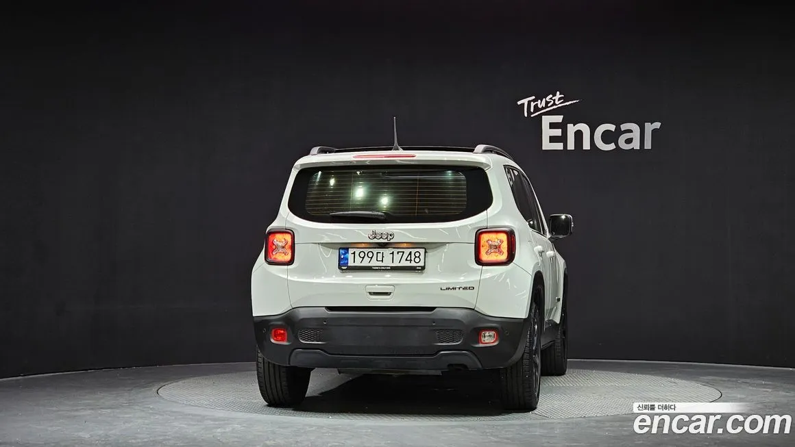 Jeep Renegade — фото 4