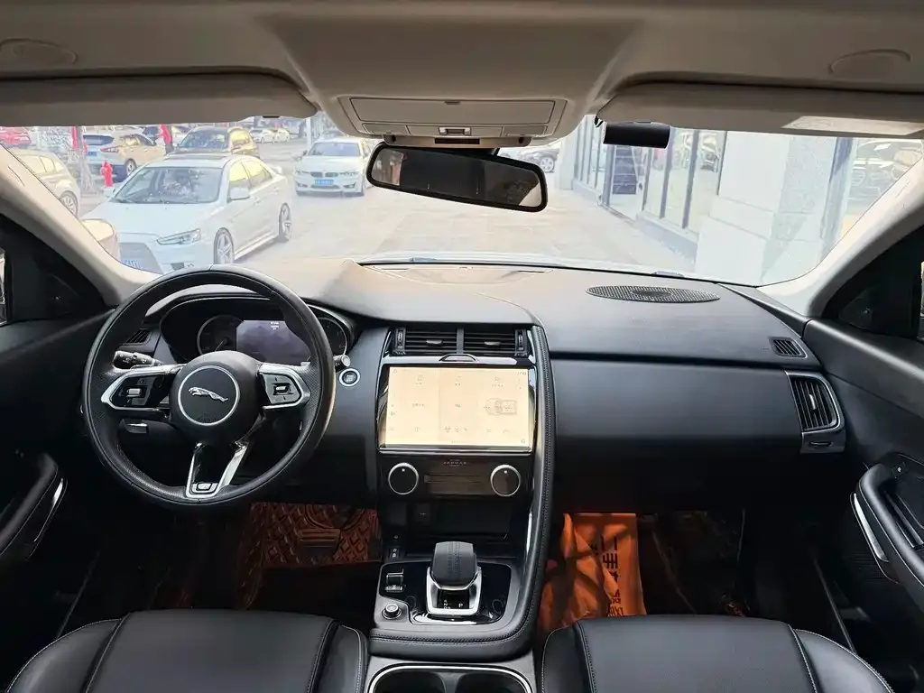 Jaguar E-PACE — фото 4