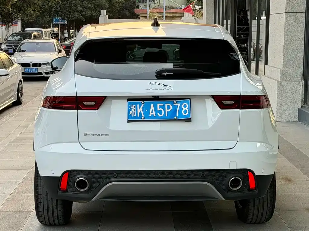 Jaguar E-PACE — фото 9