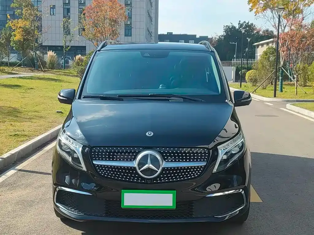 Mercedes-Benz V-Class — фото 1