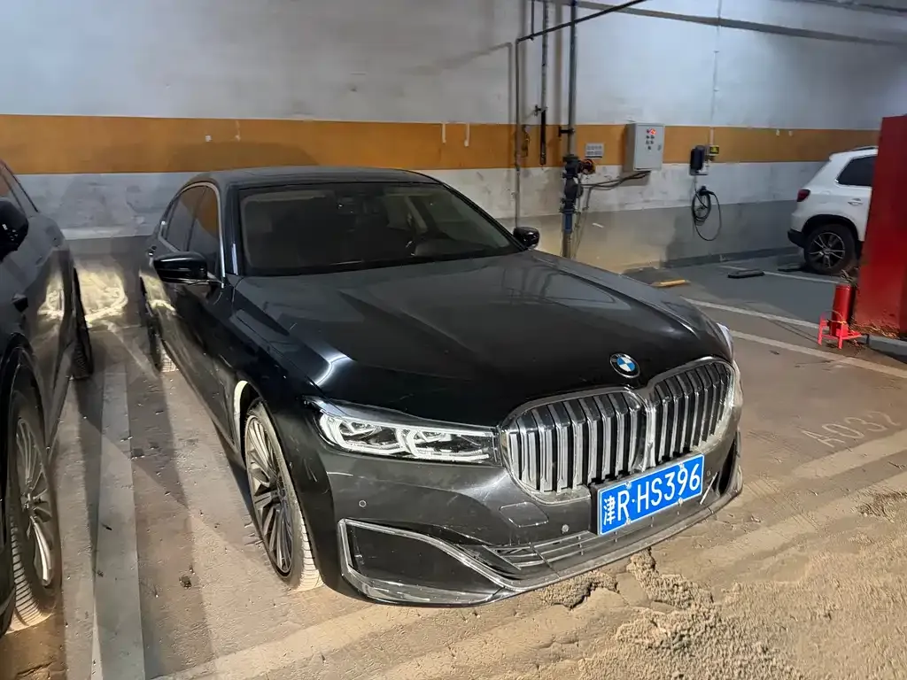 BMW 7 Series — фото 1