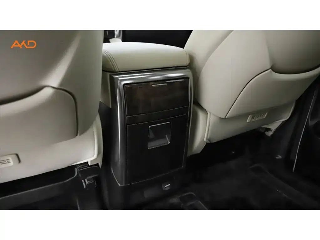 Toyota Alphard — фото 4