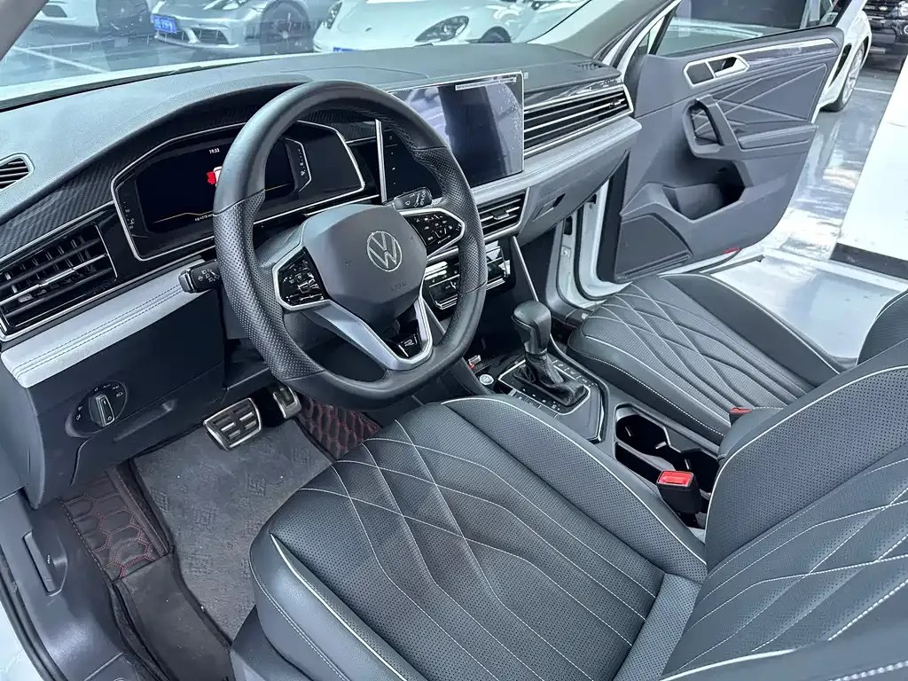 Volkswagen Tiguan L — фото 5
