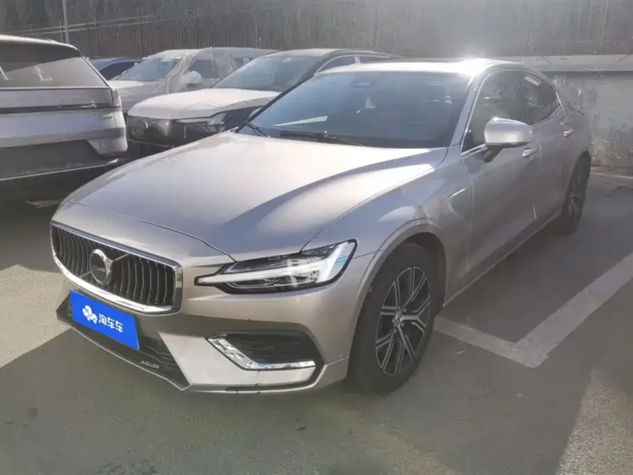 Volvo S60 — фото 1