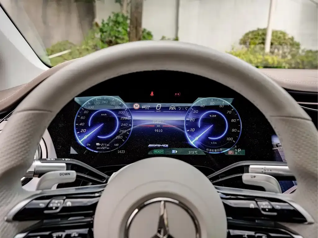 Mercedes-Benz EQS AMG — фото 2