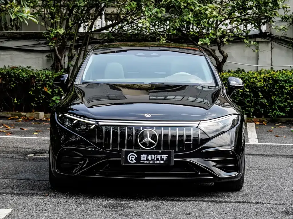 Mercedes-Benz EQS AMG — фото 9