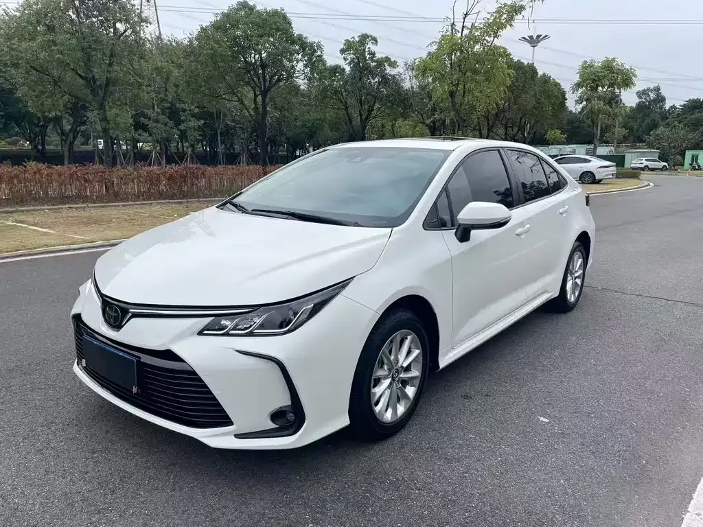 Toyota Corolla — фото 1