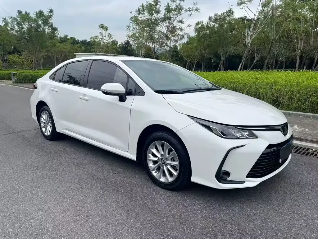 Toyota Corolla — фото 7