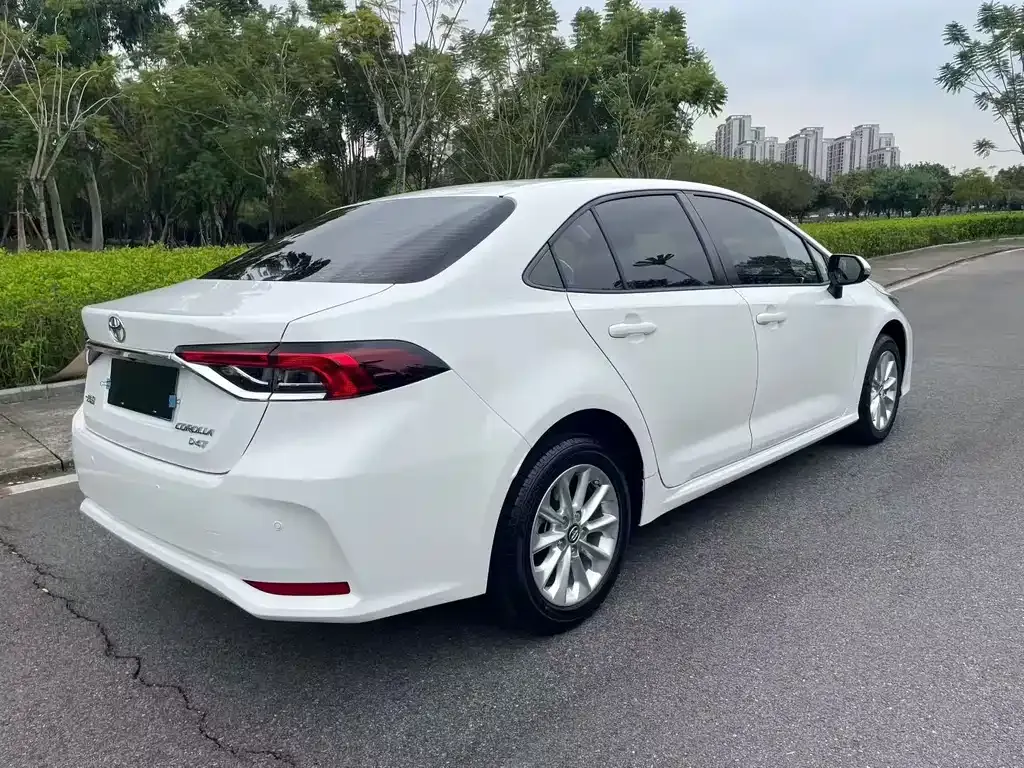 Toyota Corolla — фото 9