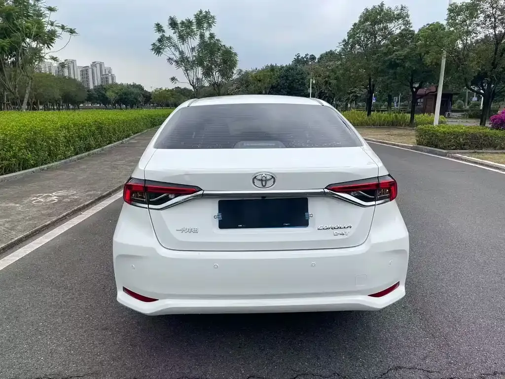 Toyota Corolla — фото 5