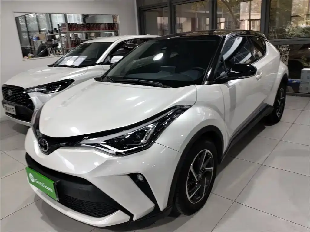 Toyota C-HR — фото 1