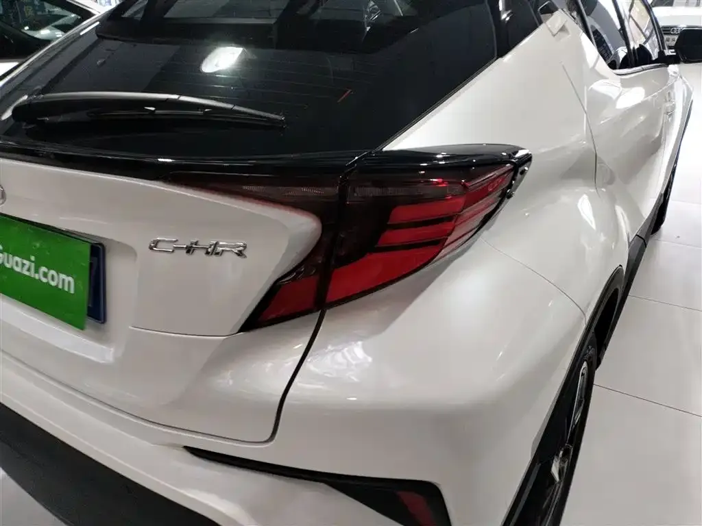 Toyota C-HR — фото 2