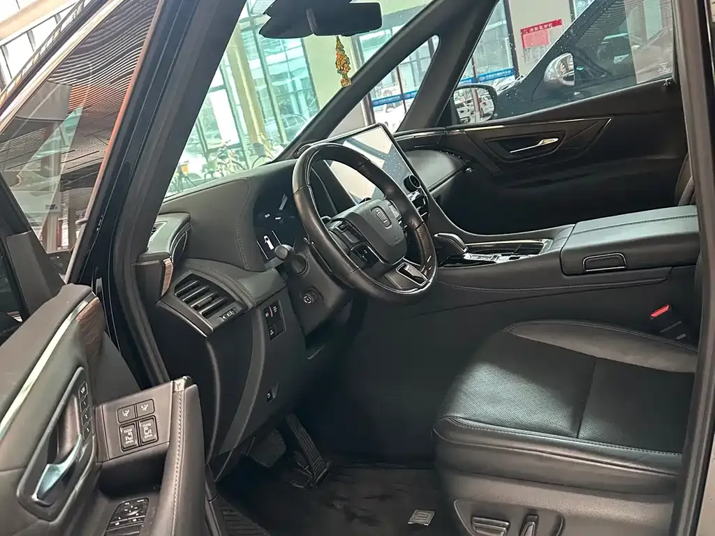 Toyota Vellfire — фото 8