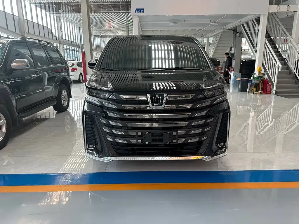 Toyota Vellfire — фото 2