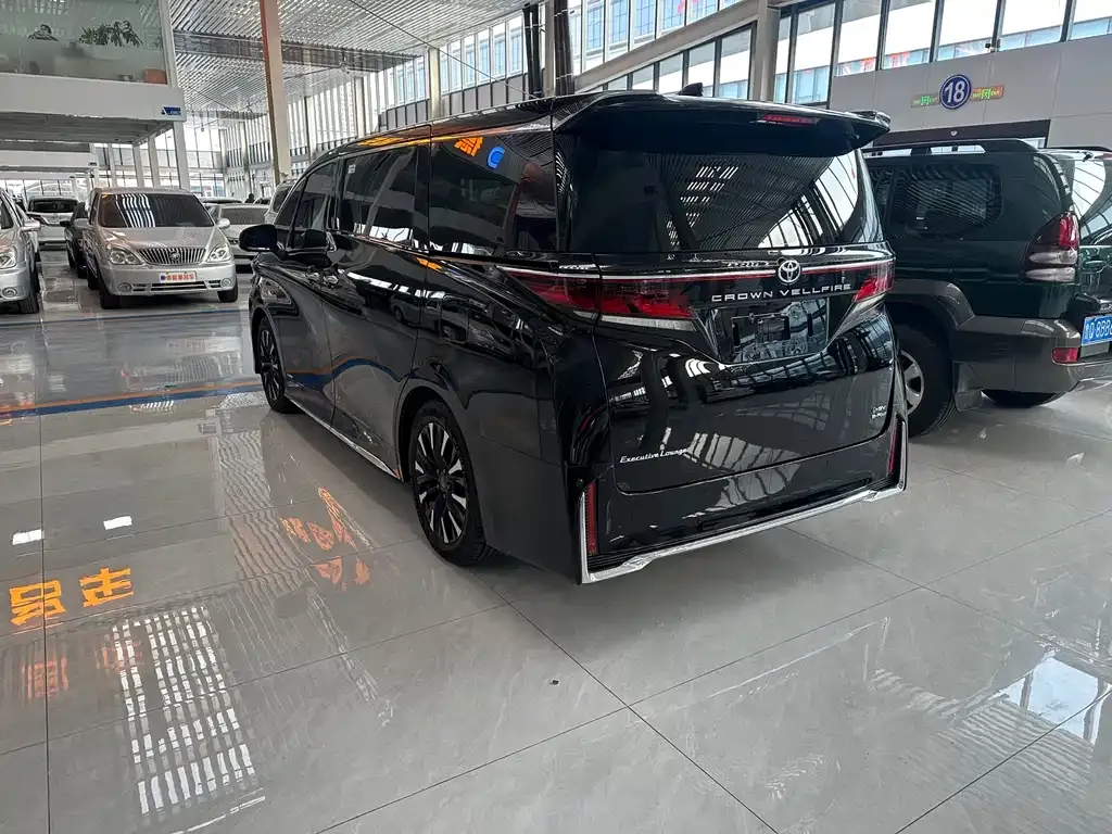 Toyota Vellfire — фото 9