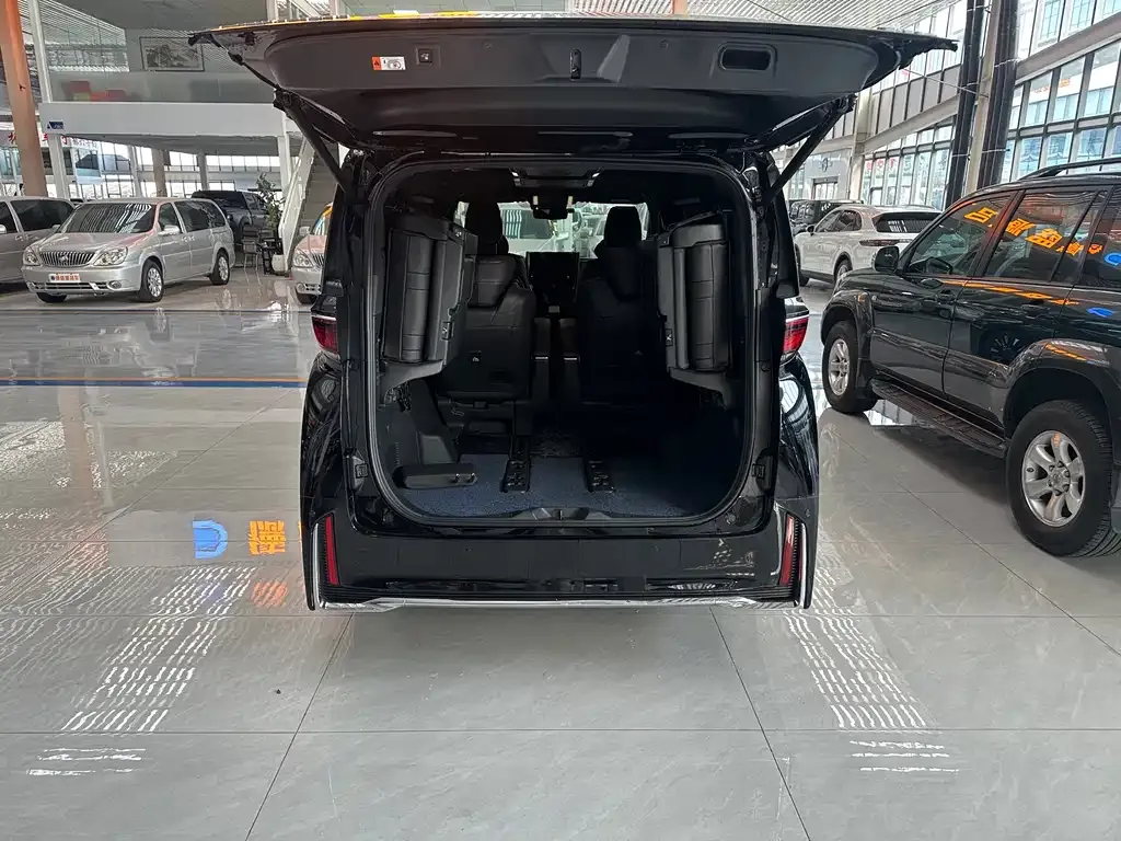 Toyota Vellfire — фото 3
