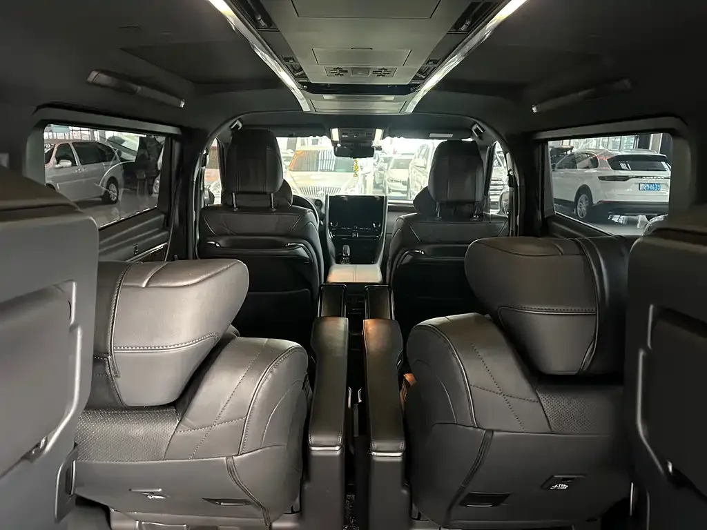 Toyota Vellfire — фото 4