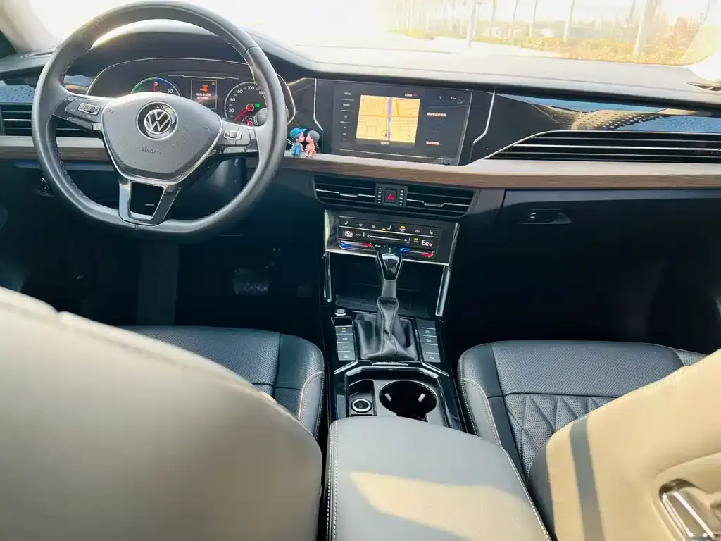 Volkswagen Passat New Energy — фото 2