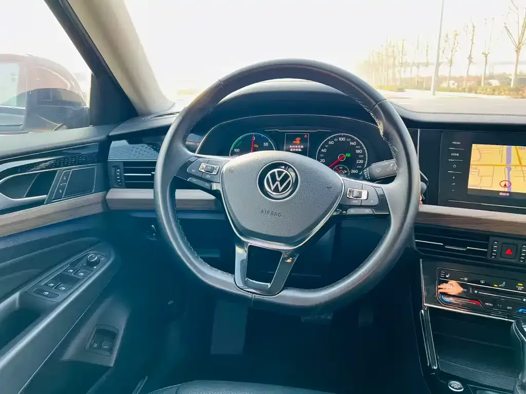 Volkswagen Passat New Energy — фото 4