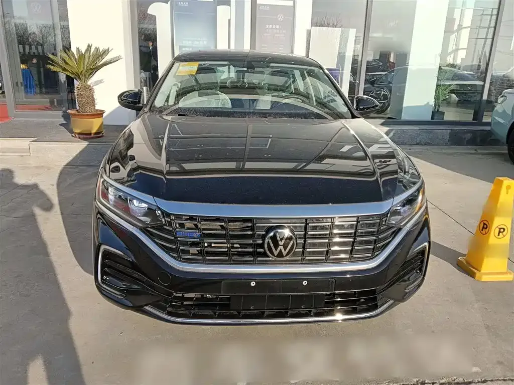 Volkswagen Passat New Energy — фото 10