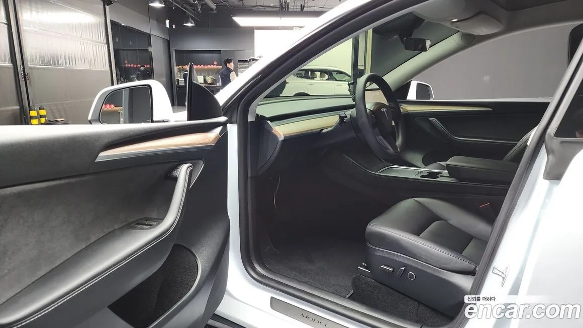 Tesla Model Y — фото 10
