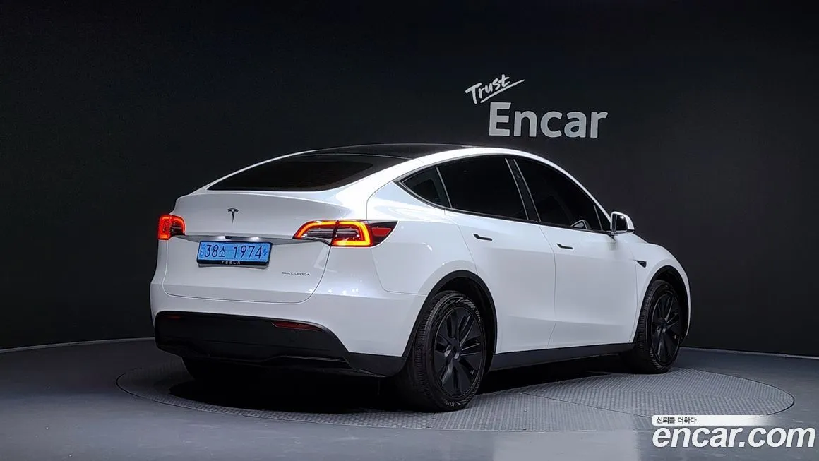Tesla Model Y — фото 2