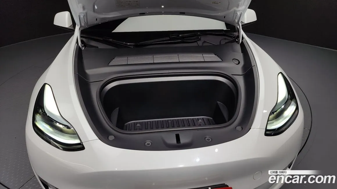 Tesla Model Y — фото 6