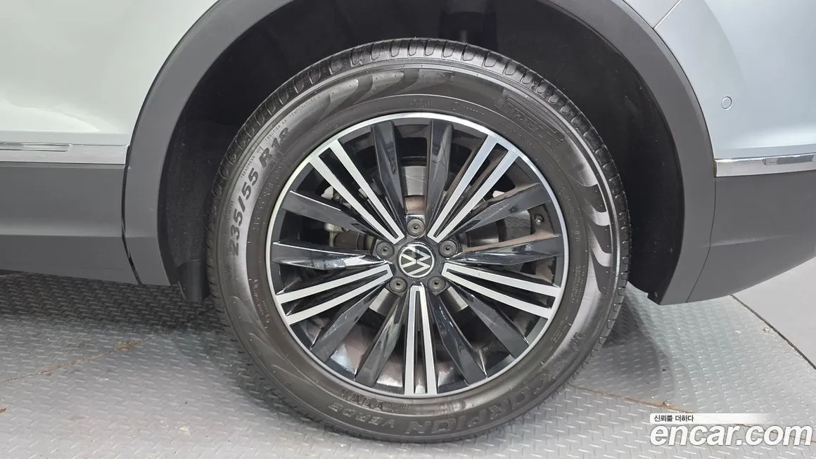 Volkswagen Tiguan — фото 8