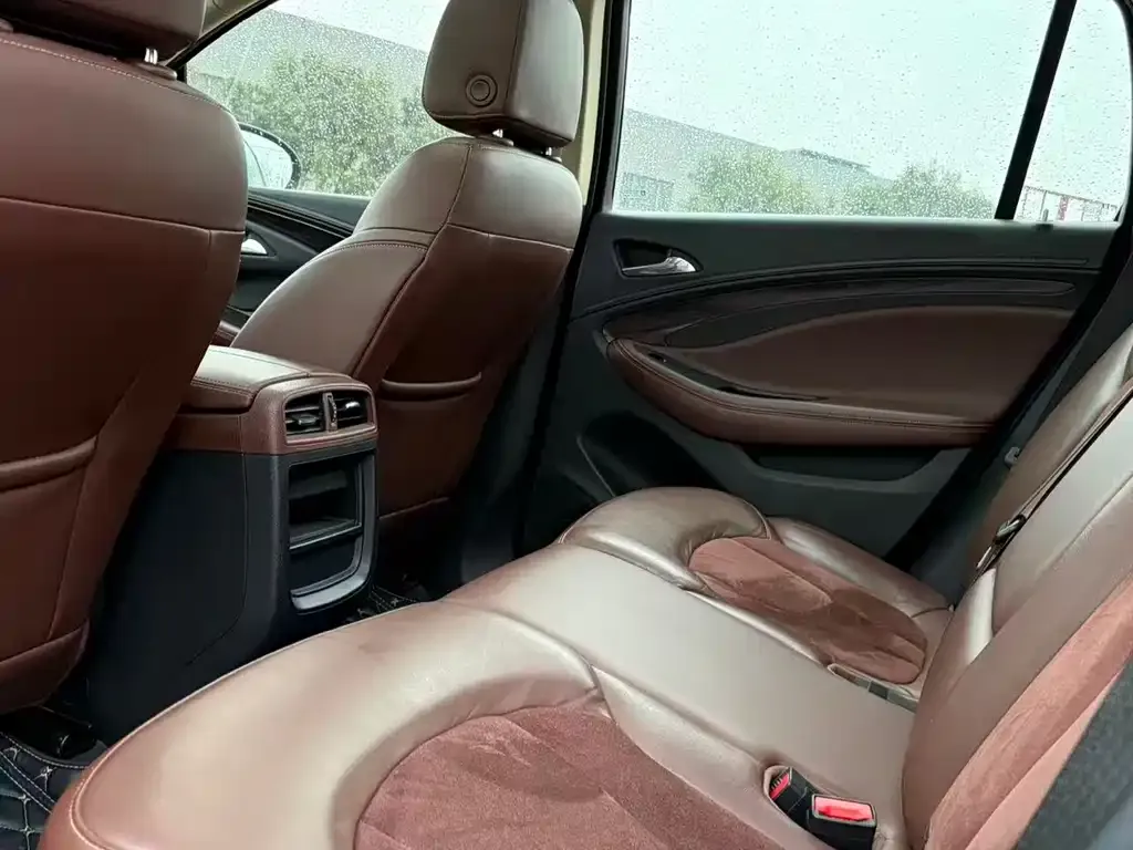 Buick Envision Plus — фото 2