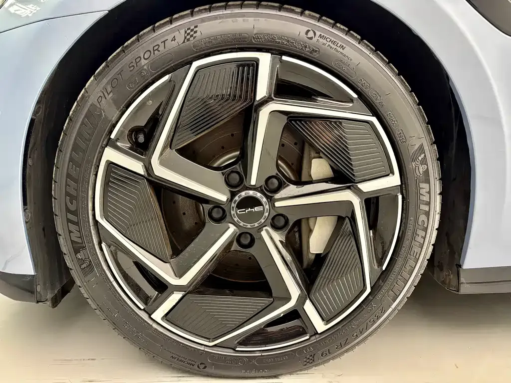 BYD Seal — фото 8