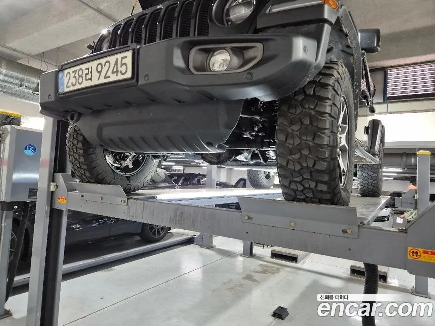 Jeep Wrangler — фото 1