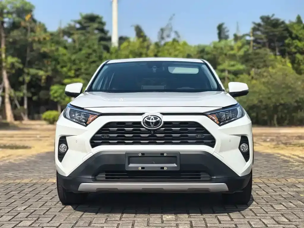 Toyota RAV4 — фото 2