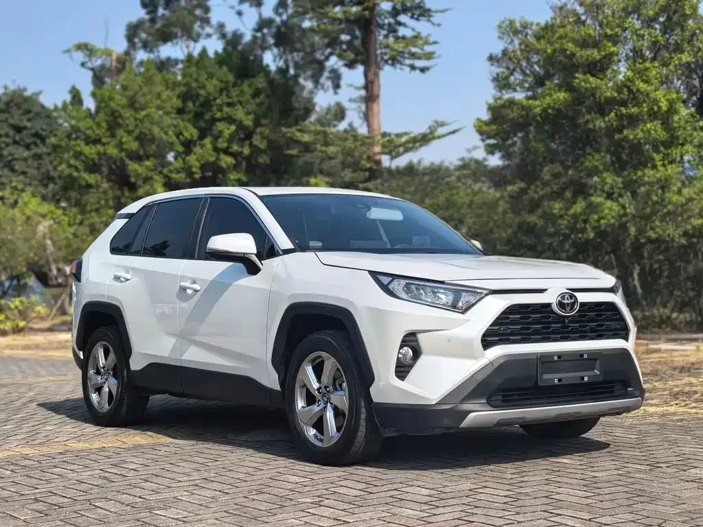 Toyota RAV4 — фото 3