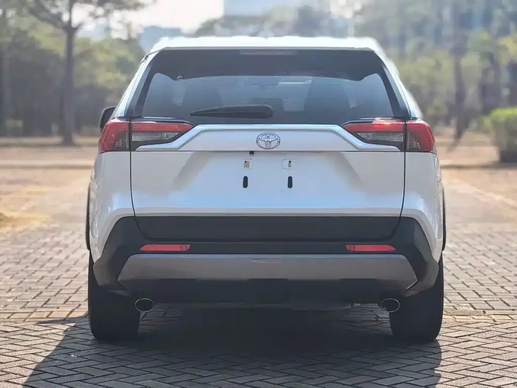 Toyota RAV4 — фото 5