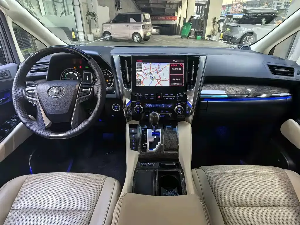 Toyota Alphard — фото 6