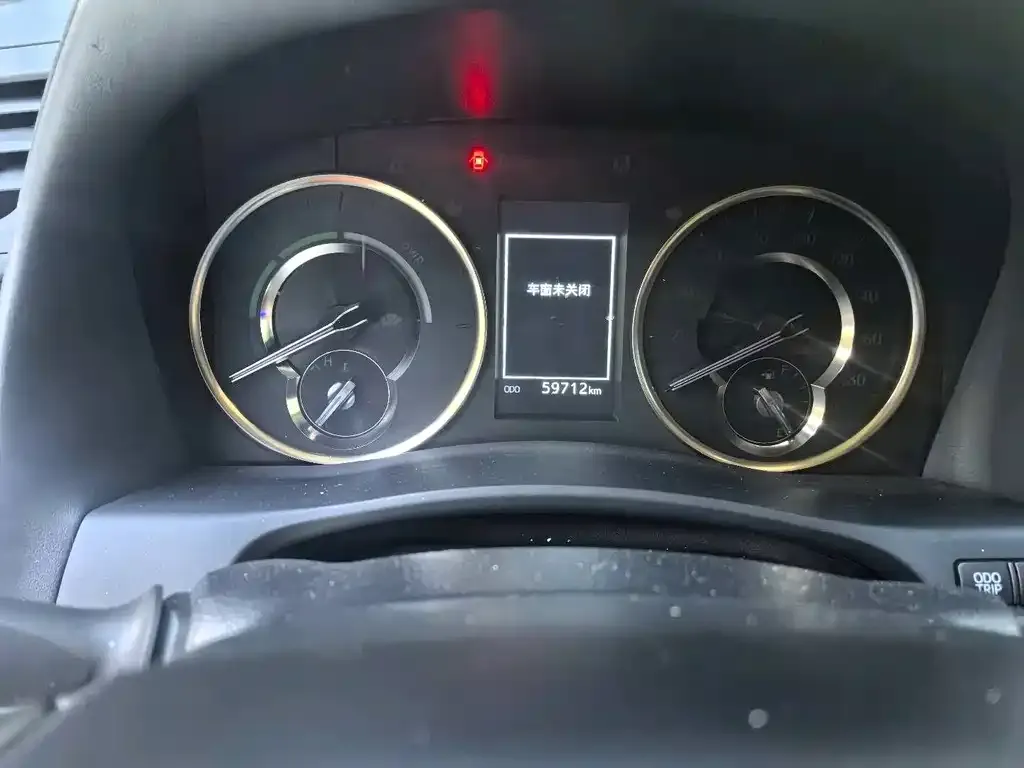 Toyota Alphard — фото 2