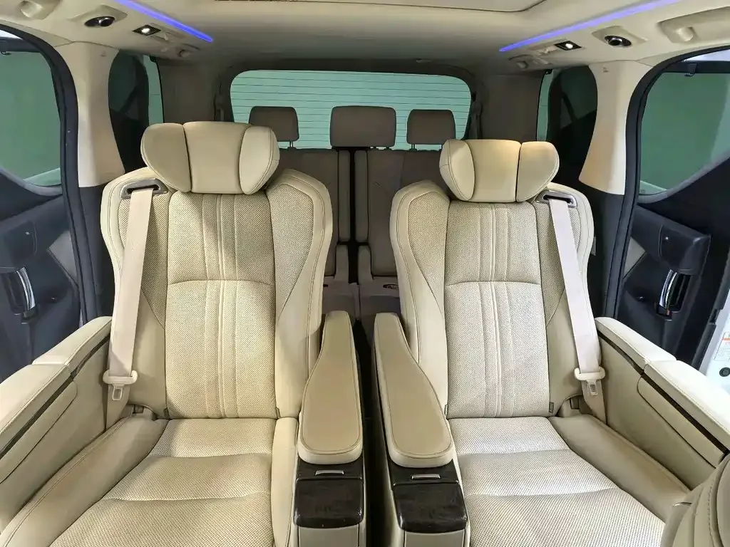 Toyota Alphard — фото 10