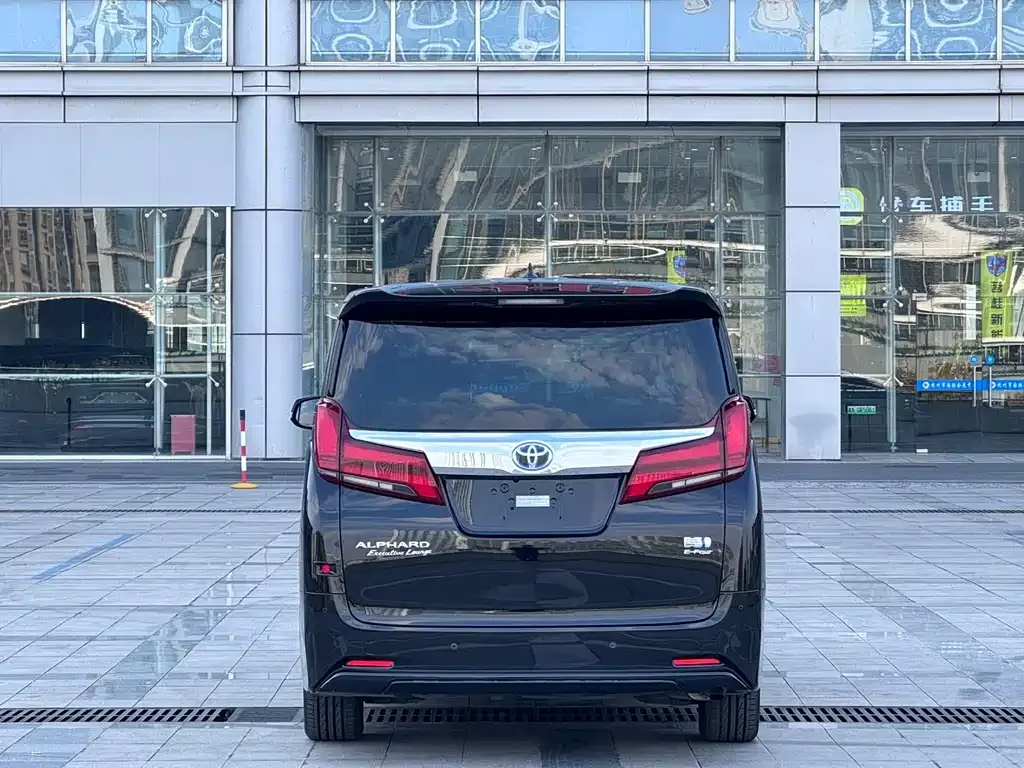 Toyota Alphard — фото 7