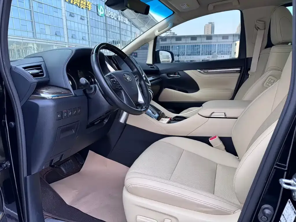 Toyota Alphard — фото 6