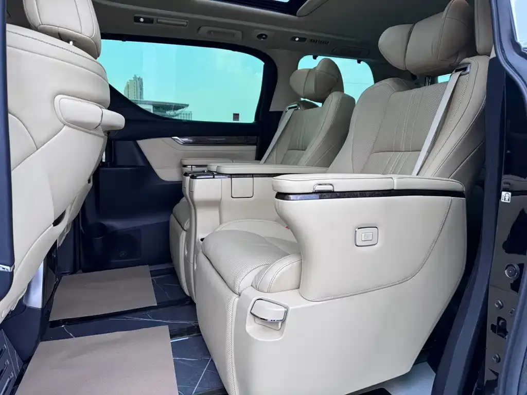 Toyota Alphard — фото 2